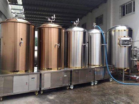 啤酒罐聚氨酯填充夾層澆注 噴涂機(圖1) 啤酒罐聚氨酯填充夾層澆注
