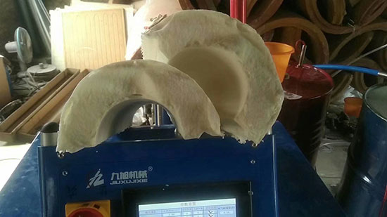 PLC系統聚氨酯發泡機多工序瓦殼管澆注(圖1) PLC系統聚氨酯發泡機多工序瓦殼管澆注