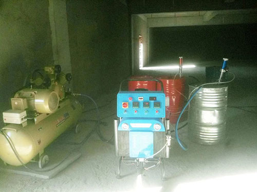 冷庫聚氨酯噴涂機(圖1) Q5200冷庫聚氨酯噴涂機