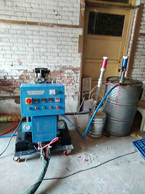 江蘇聚氨酯噴涂機(圖1) 江蘇聚氨酯噴涂機冷庫施工案例