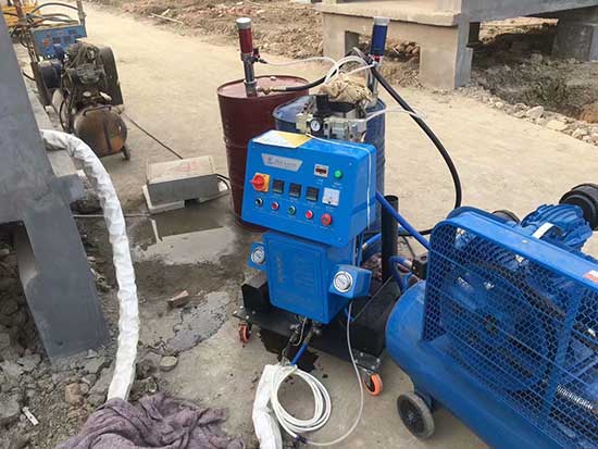 硬泡聚氨酯噴涂機(圖1) 硬泡聚氨酯噴涂機Q2600