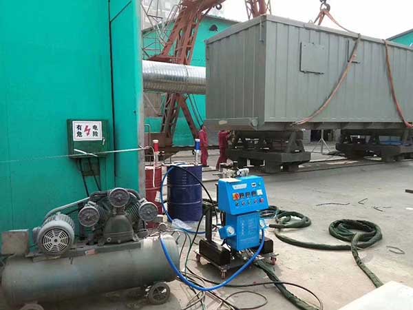 鄭州聚氨酯噴涂機(圖1) 鄭州聚氨酯噴涂機集裝箱房保溫