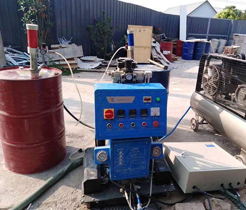 墻面噴涂機(圖1) Q2600聚氨酯保溫墻面噴涂機